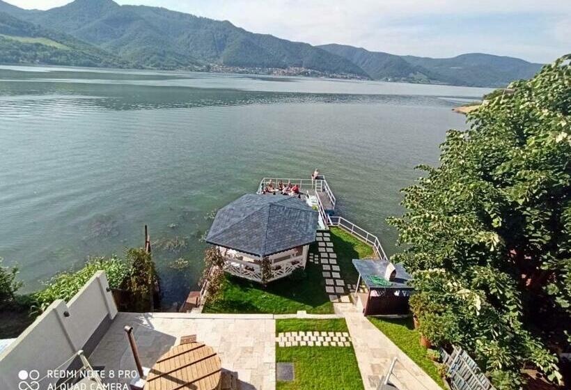 پانسیون Noah River House