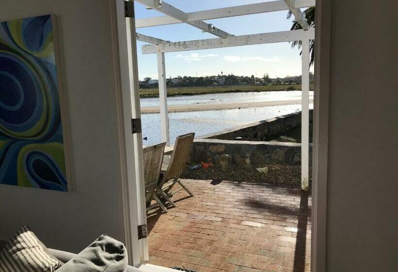 پانسیون The Boat House