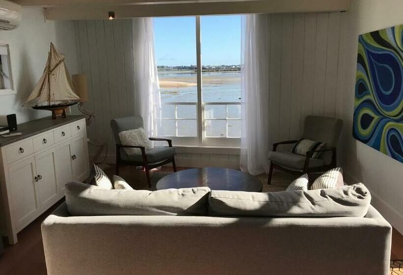 پانسیون The Boat House