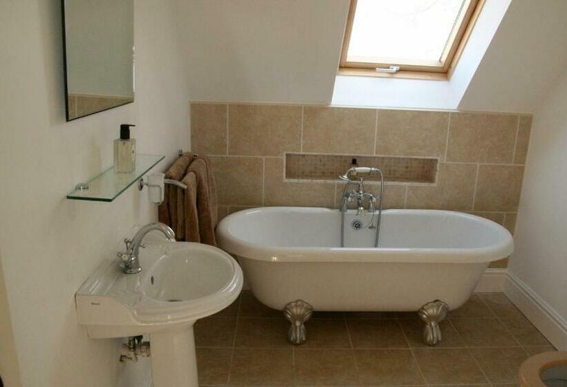 Bed and Breakfast Thatched Cottage
