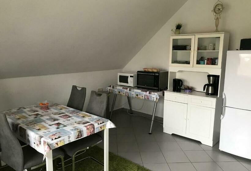 צימר Zum Hoambarg, Kitchen, Balcony, Bathroom