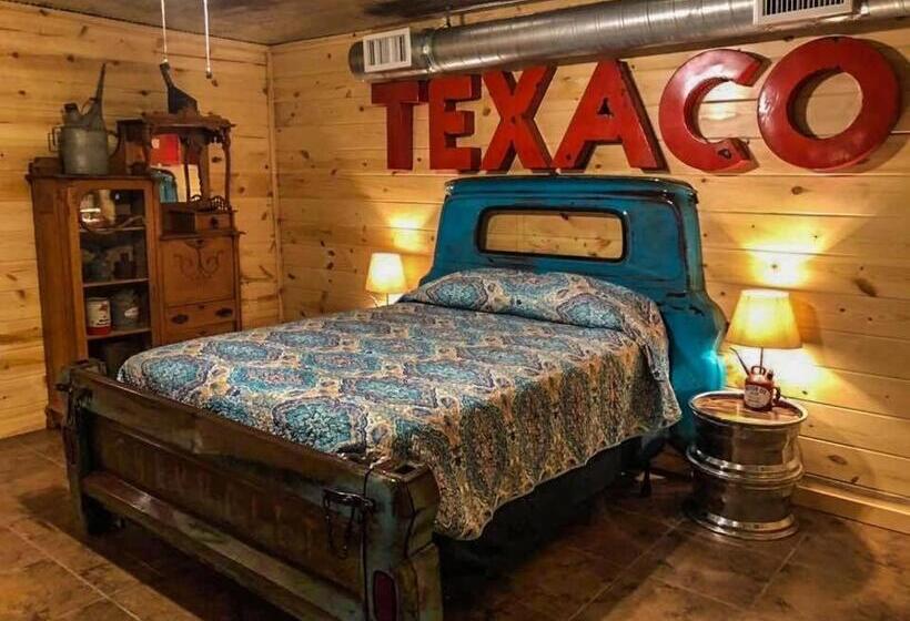 فندق Samantha S Timber Inn