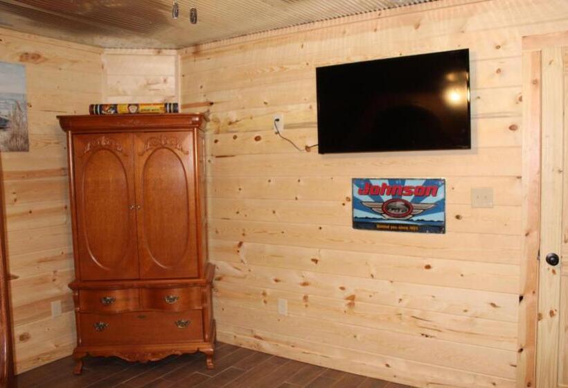 فندق Samantha S Timber Inn