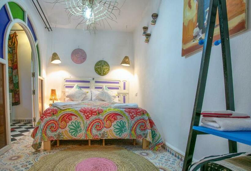 پانسیون Afra House