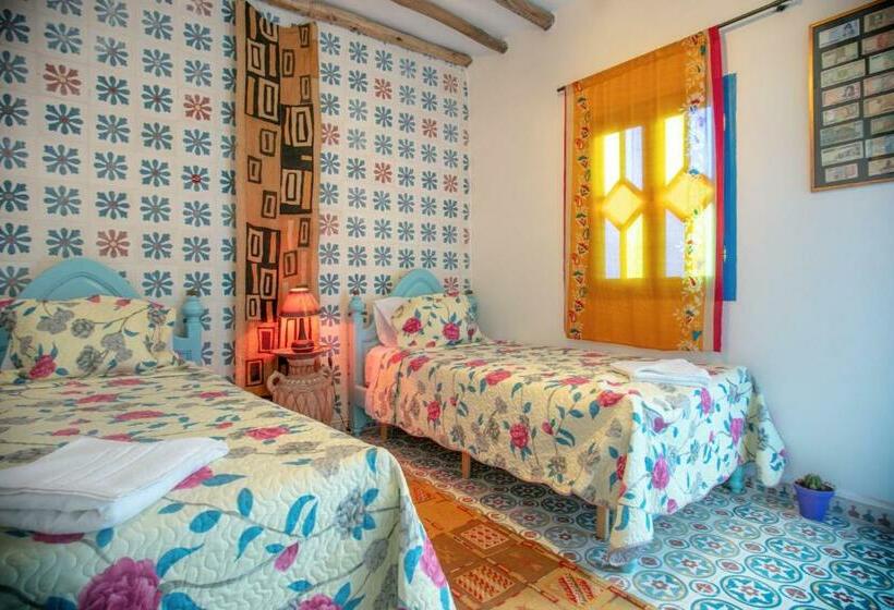 پانسیون Afra House