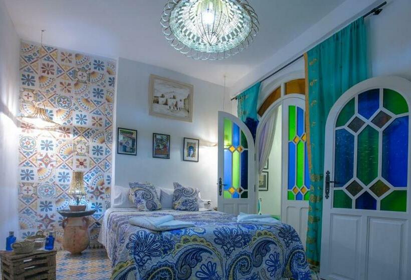 پانسیون Afra House