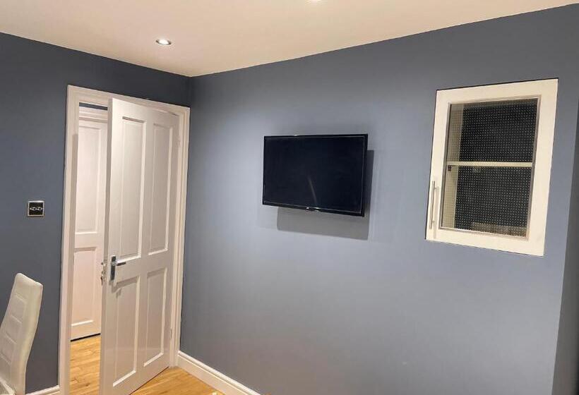 پانسیون Apartment & Rooms In London