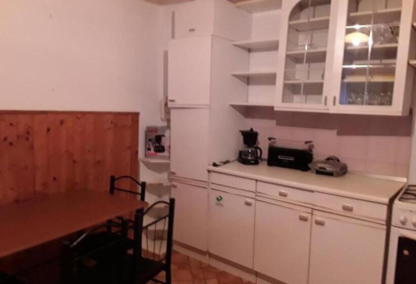 Tunnel Family Apartmanház Pécs