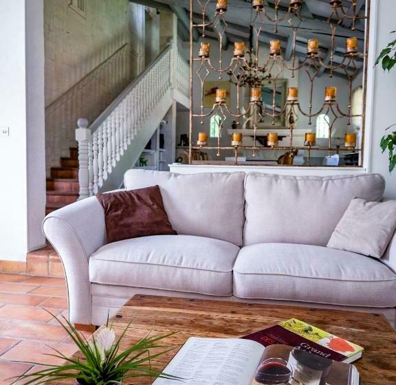 تختخواب و صبحانه Le Mas Des Agapes