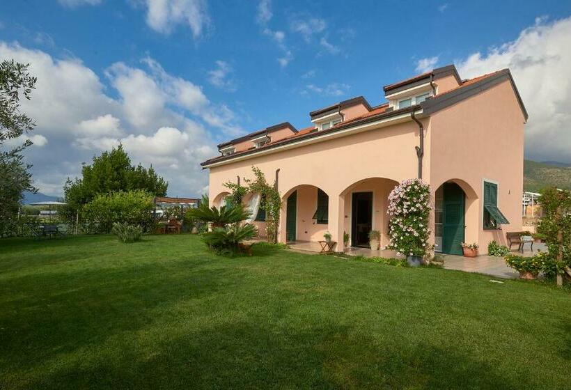 هتل Agriturismo Casastella