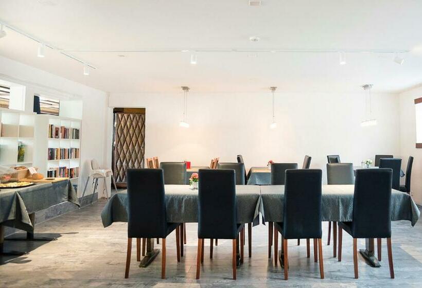 ホテル B&b La Tgamona