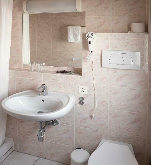 ホテル B&b La Tgamona