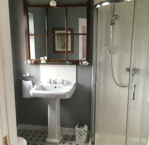 Lyntom House B&b