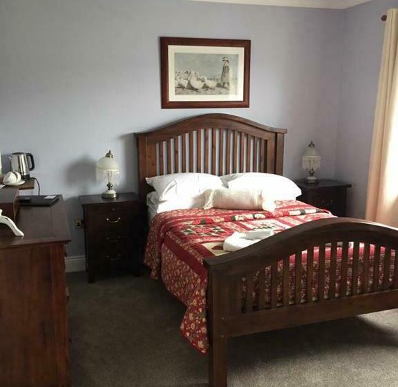 Lyntom House B&b