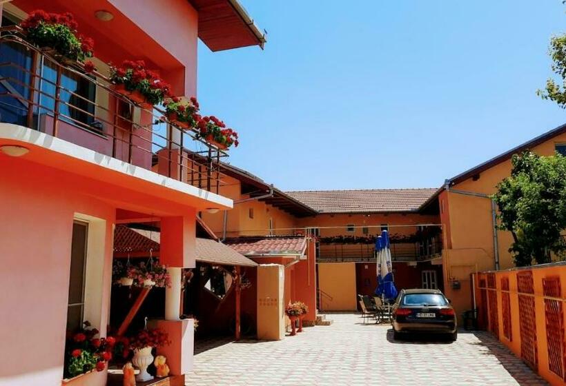 پانسیون Casa Leucian