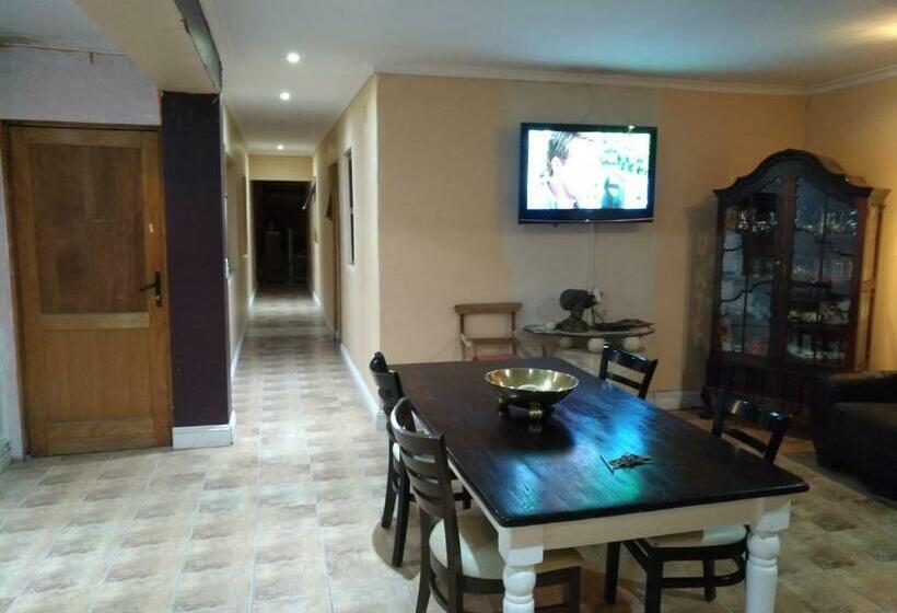 پانسیون Liziwe S Guest House