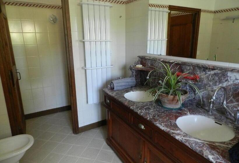 צימר Chambre Cévennes: Piscine, Lamas, Rivière