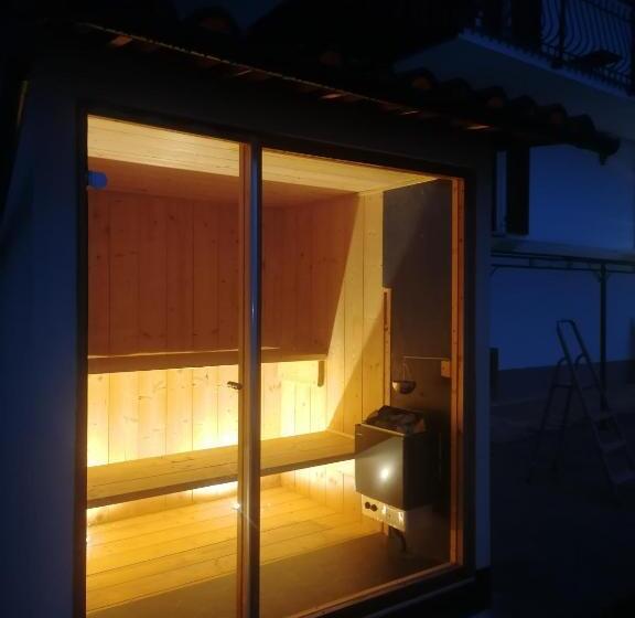 مبيت وإفطار Villa Belvedere Langhe