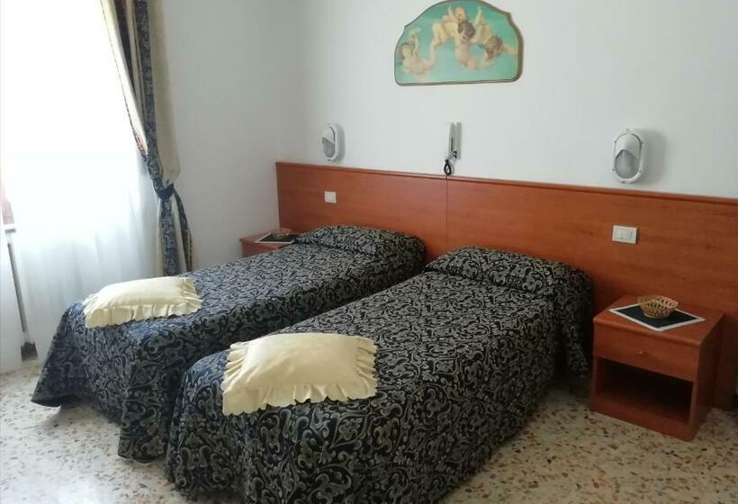 فندق Albergo La Torre