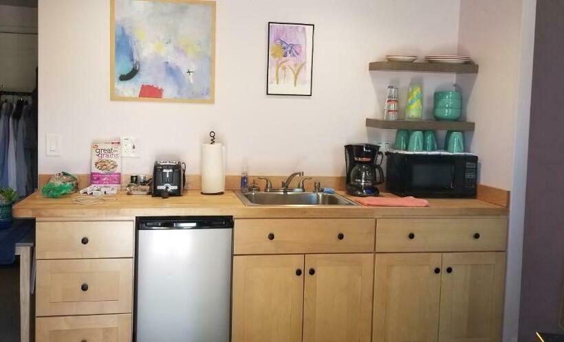 פנסיון Best Little Guesthouse In Melrose! New Listing!
