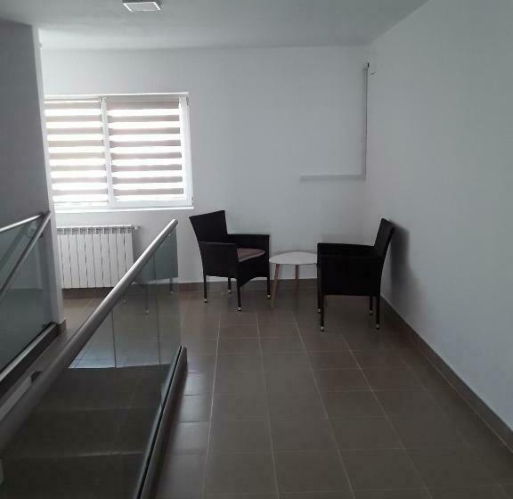 پانسیون Camere De Inchiriat Central La Calciu