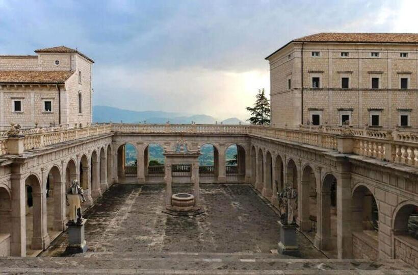 צימר Saturnia Garden