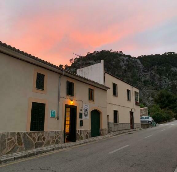 تختخواب و صبحانه Casa Caimari Guest House, For Mountain Lovers!