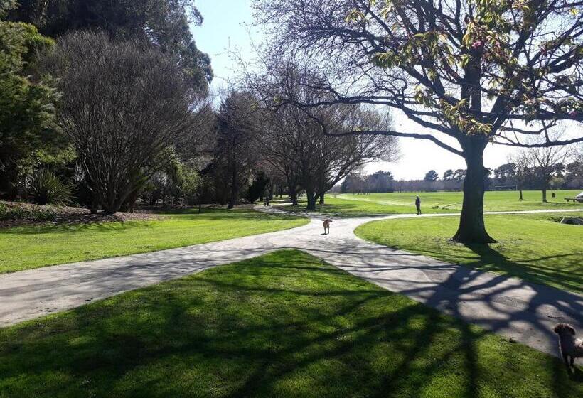 تختخواب و صبحانه Hidden Gem In Oaklands