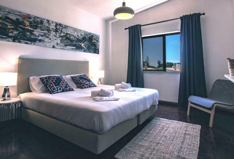 تختخواب و صبحانه Pine House Faro Airport, Beach And City Center