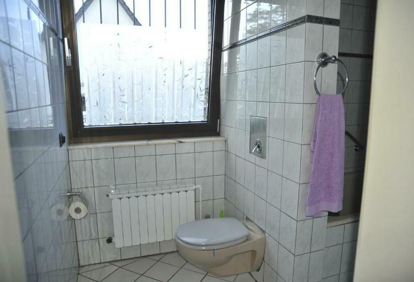 پانسیون Zur Herzklinik