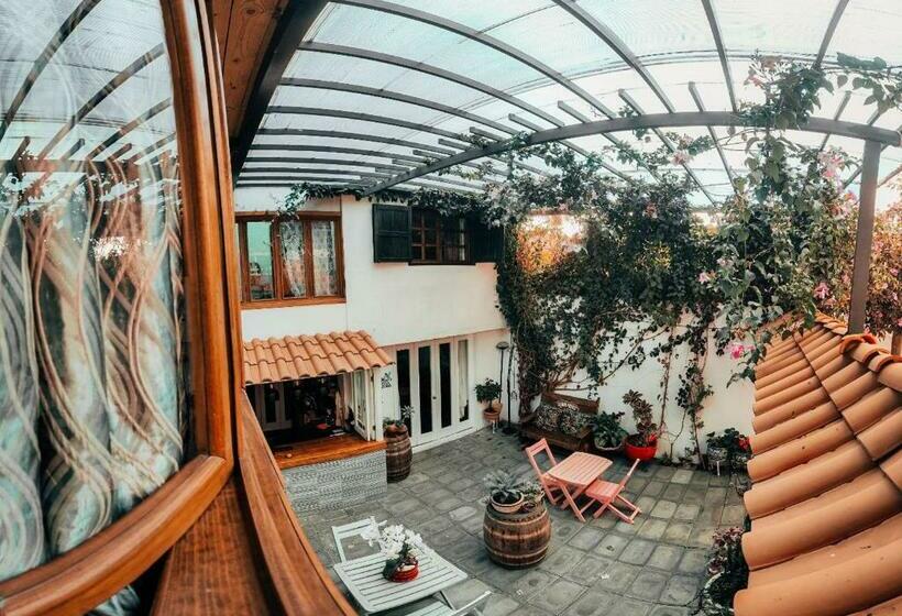 پانسیون Hostal Mago