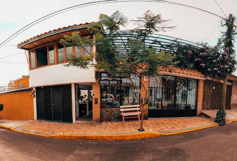 پانسیون Hostal Mago