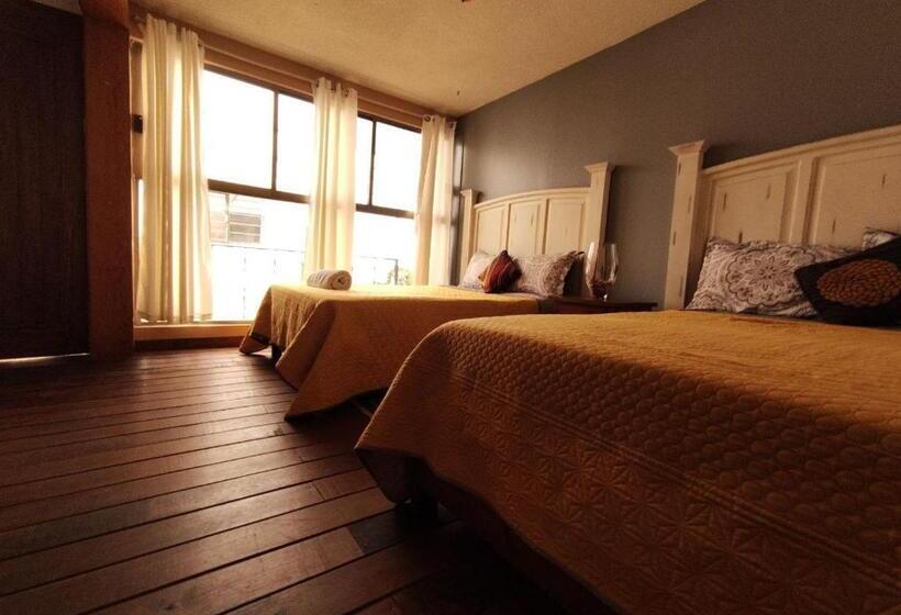 پانسیون Hostal Mago