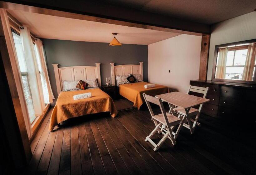 پانسیون Hostal Mago