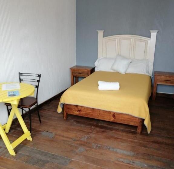 پانسیون Hostal Mago