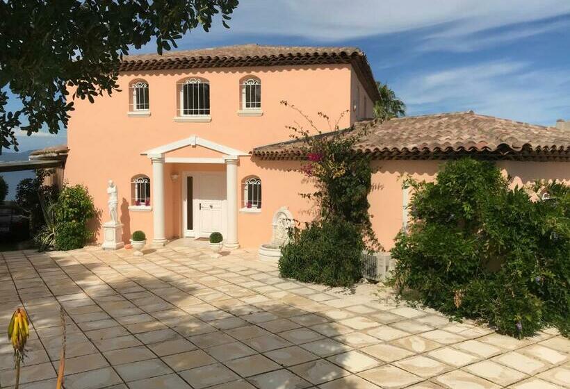 פנסיון Villa Goonie