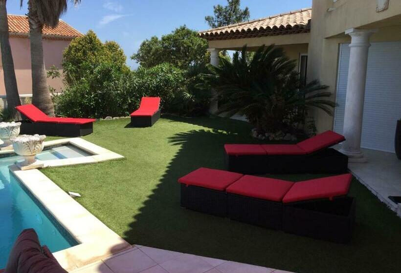 פנסיון Villa Goonie