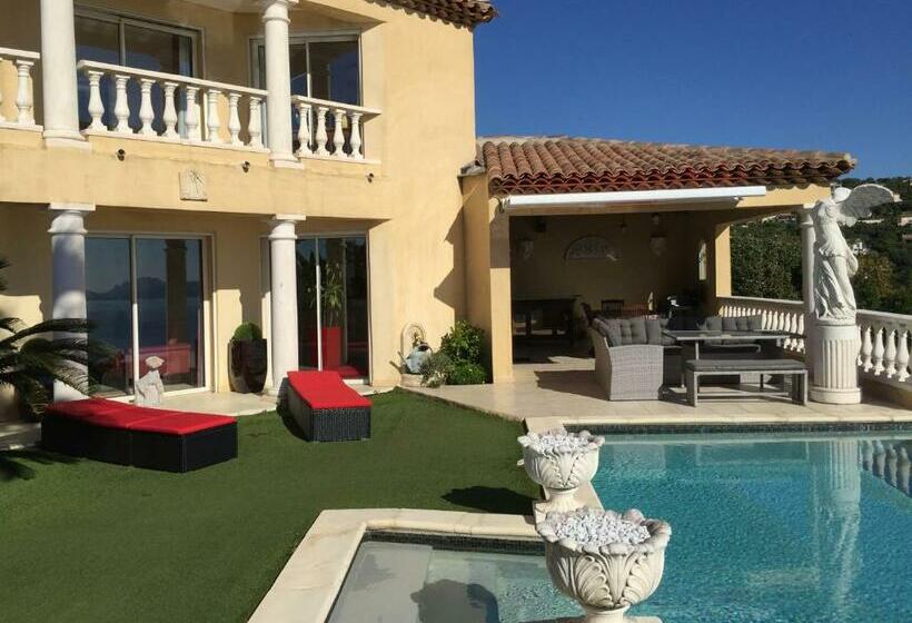 פנסיון Villa Goonie