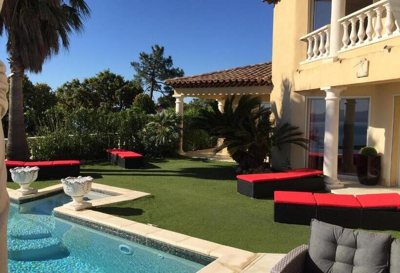 פנסיון Villa Goonie