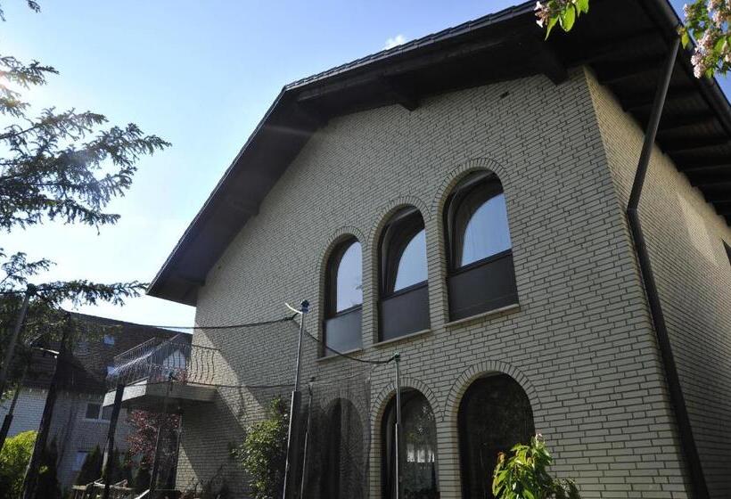 پانسیون Zur Herzklinik
