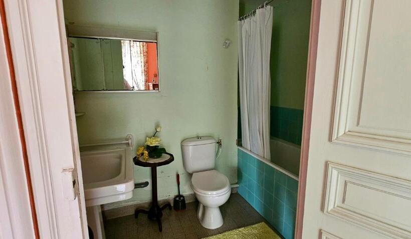 ベッドアンドブレックファースト Château De Montpatey