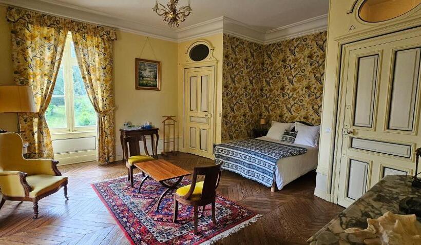 ベッドアンドブレックファースト Château De Montpatey