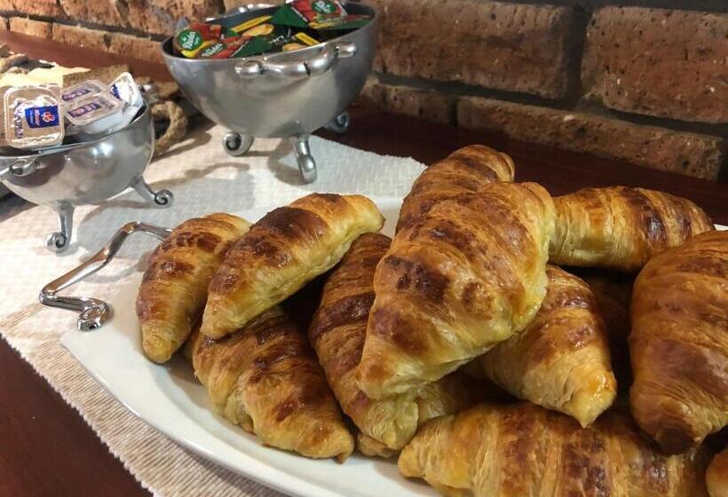 تختخواب و صبحانه Kliprand Guest House