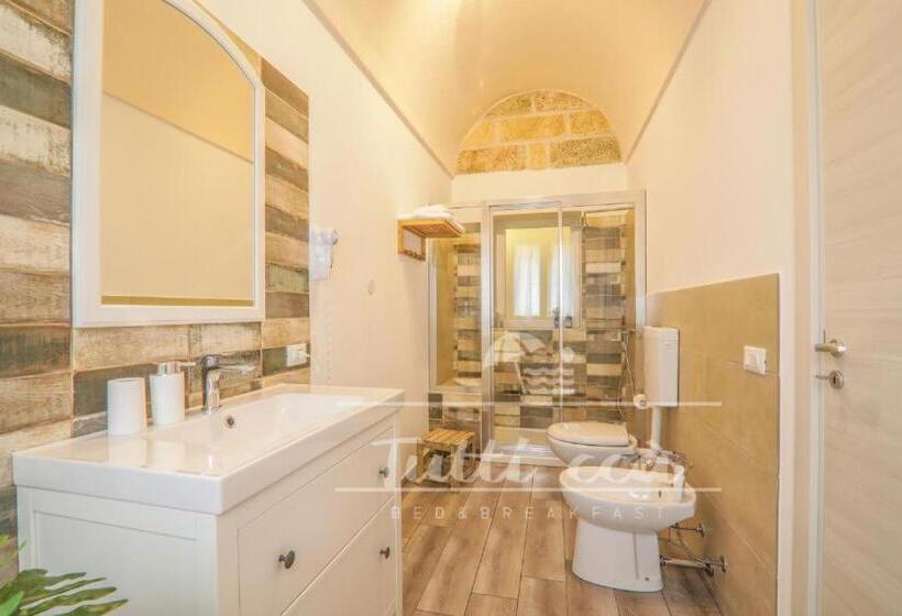 تختخواب و صبحانه Tutti Ccà Airport Rooms