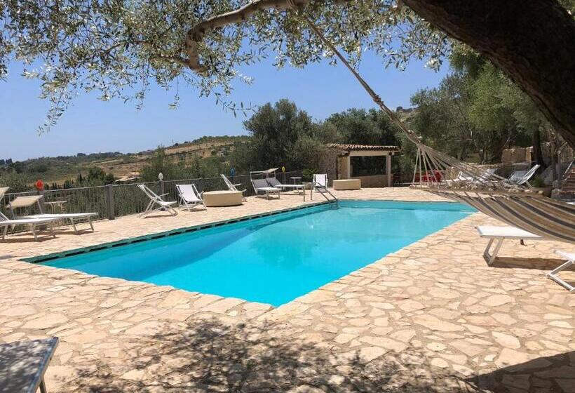 هتل Agriturismo Roba Degli Ulivi