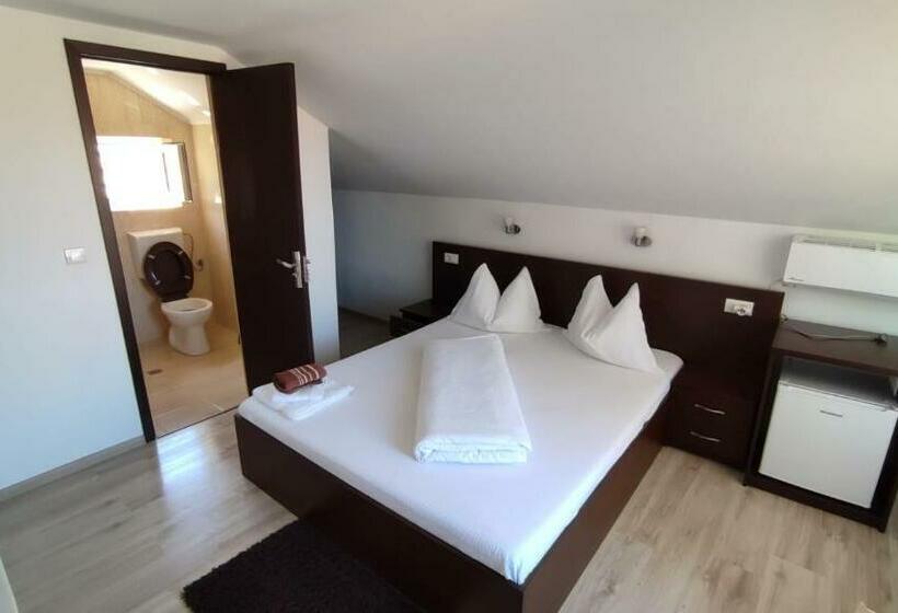 پانسیون Casa Laur