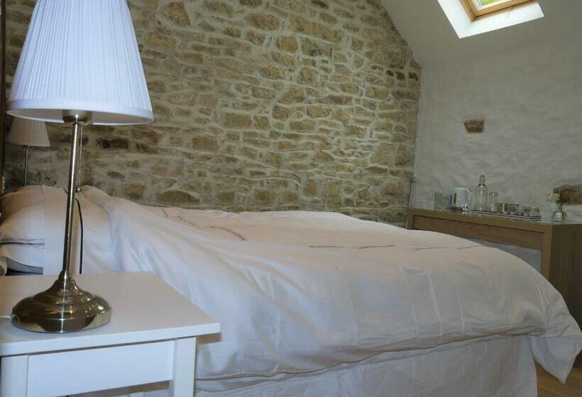 ペンション The Coachhouse @ Kingsfort House