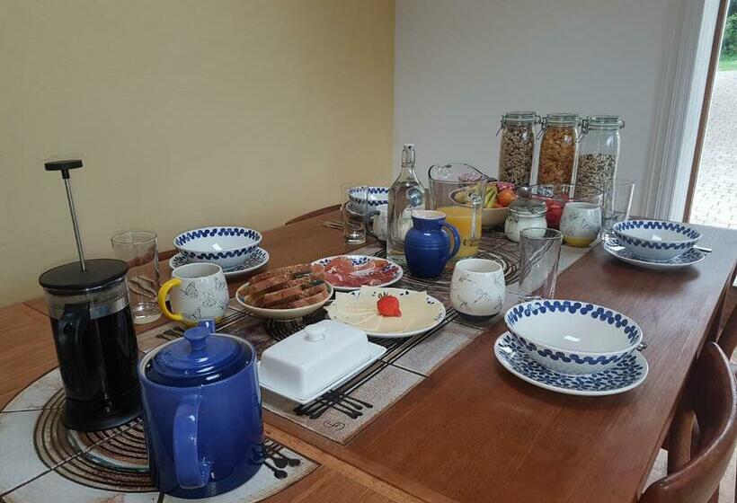 ペンション The Coachhouse @ Kingsfort House