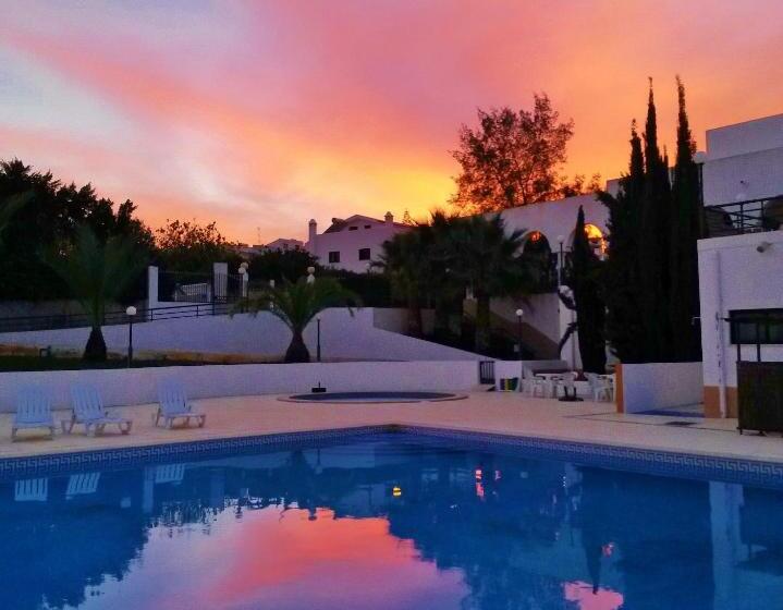 تختخواب و صبحانه Rialgarve