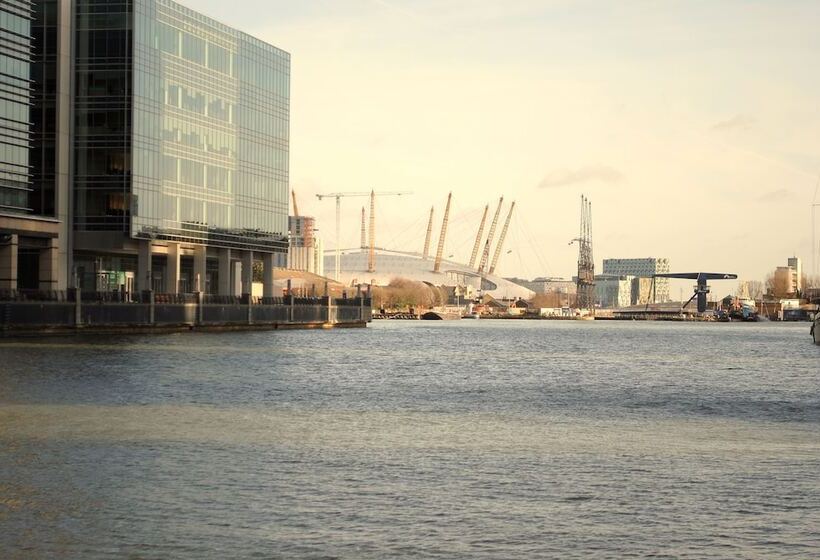 Canary Wharf Corporate Riverside Apartments